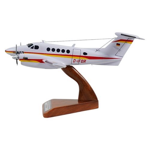 Beechcraft Super King Air 200 Custom Aircraft Model - View 3