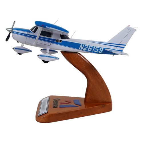 Cessna 150L Custom Aircraft Model - View 2