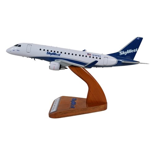 SkyWest Embraer 175 Custom Aircraft Model - View 2